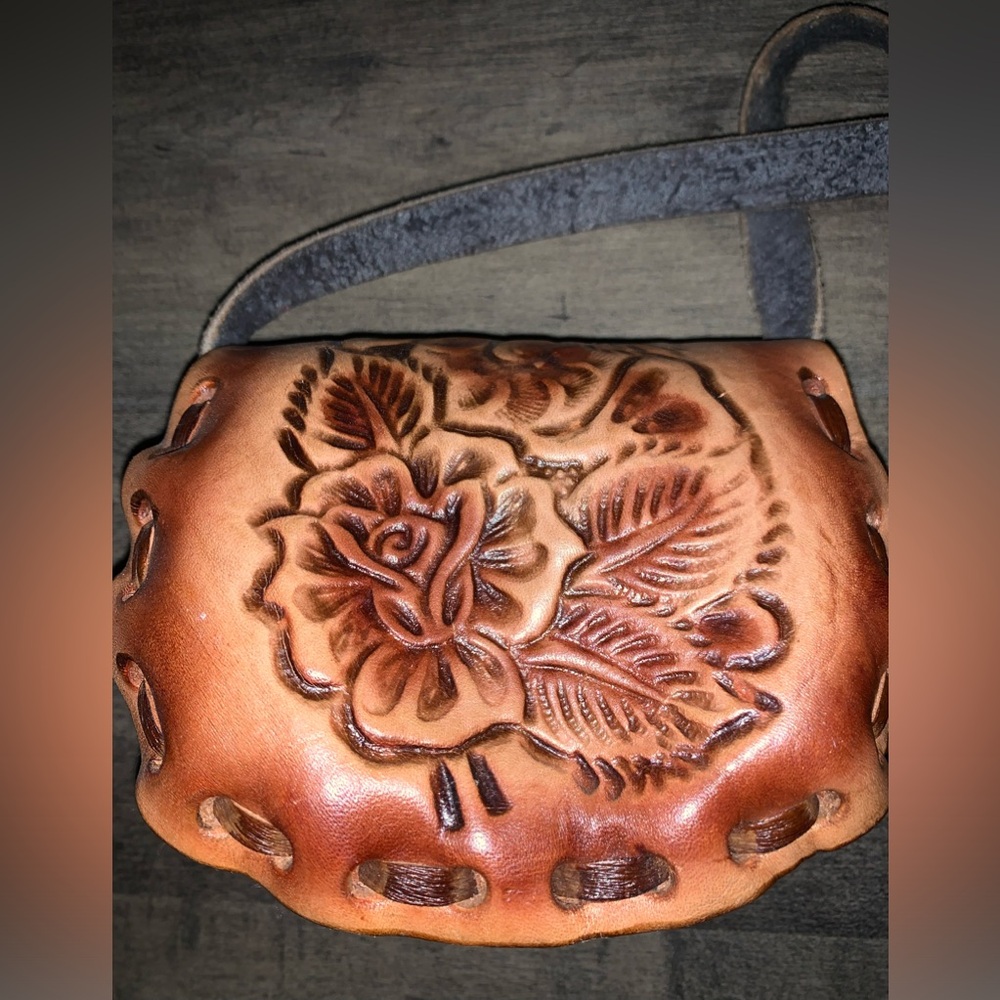 VINTAGE HANDMADE TOOLED LEATHER SMALL PURSE - Picture 2 of 9